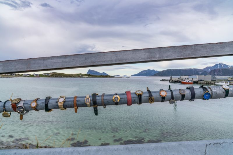 Relojes sobre el puente de Sommarøy.Foto: Jøran Mikkelsen